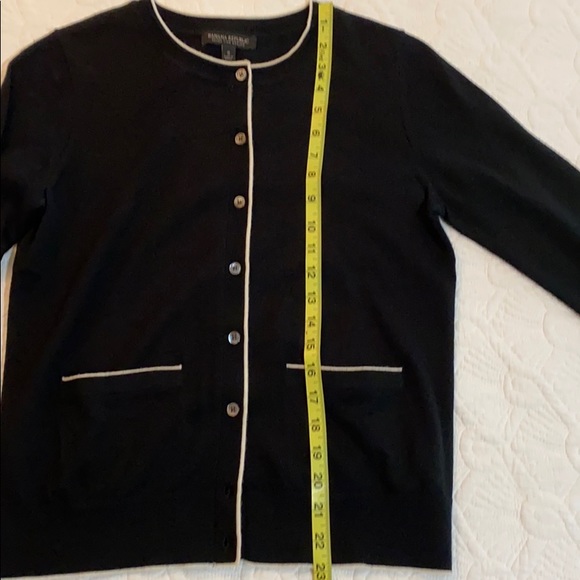 End of year Clearance Sale!  
Women’s Black & Beige sweater - Picture 10 of 13